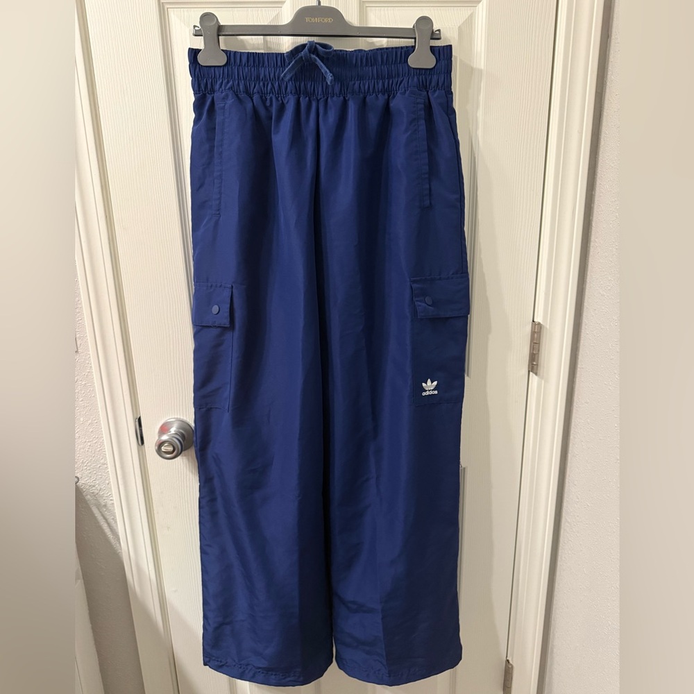 Adidas ESSENTIALS WOVEN CARGO PANTS (NAVY)